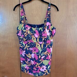 Woman’s vibrant floral Lands End tankini top
Navy, Pink, Green 14 Adj straps EUC